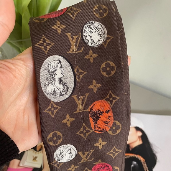 RARE Louis Vuitton Twilly Bandeau Fornasetti Greco Roman Design - Picture 8 of 9